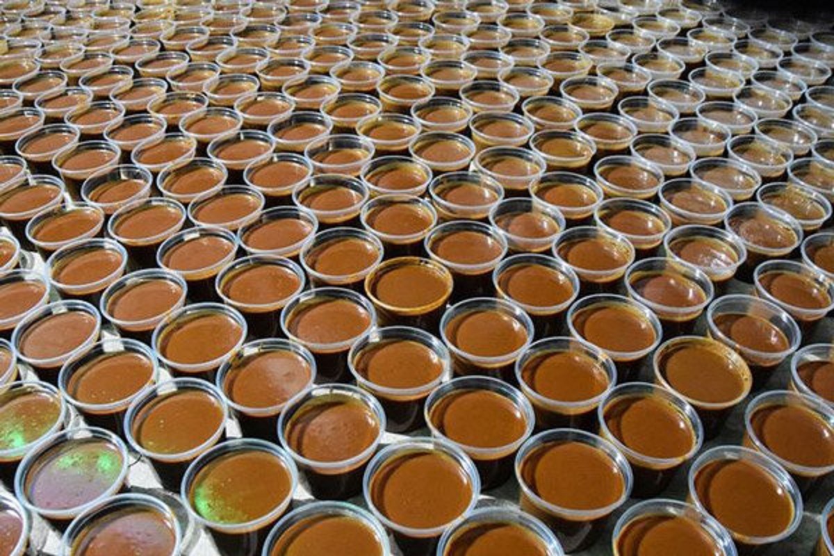 شیرینی بهار در دیگ سمنوی زنان روستای حصارسرخ شیرینی بهار در دیگ سمنوی زنان روستای حصارسرخ