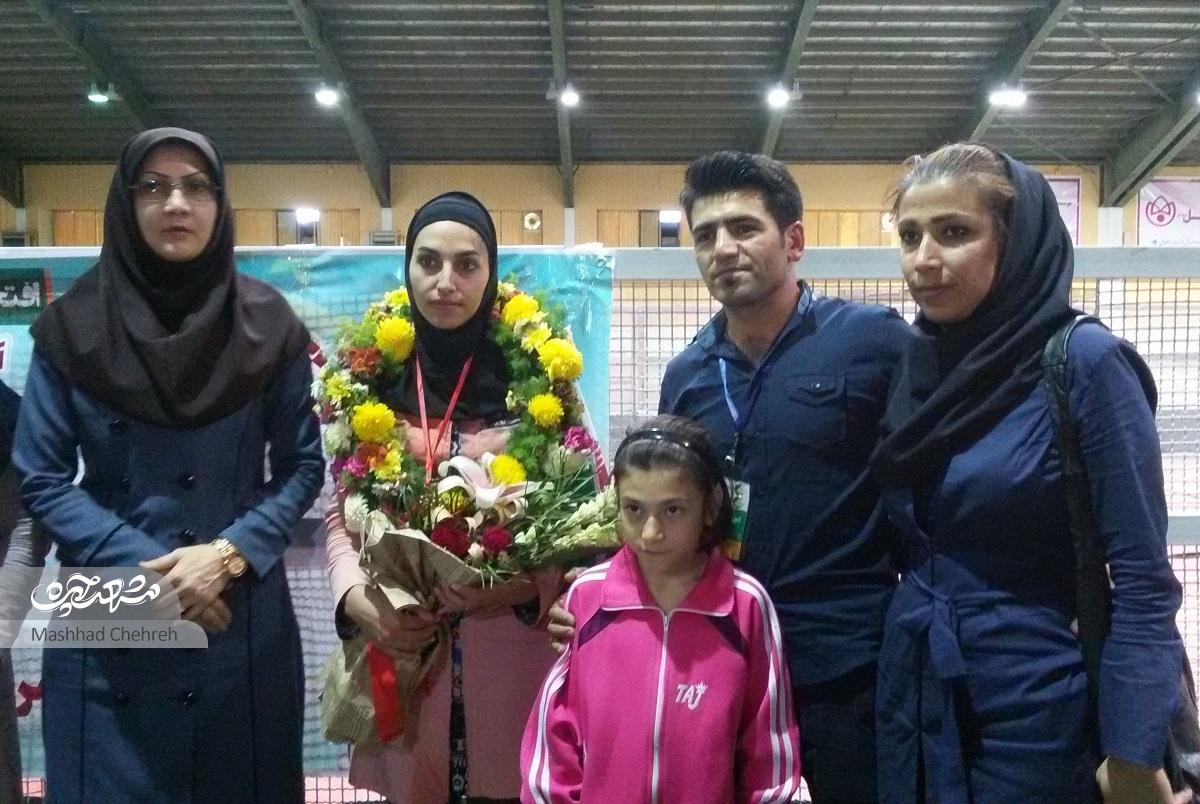 «معصومه بیگدلی» با ثبت رکورد ۴۲ کیلومتر دویدن برعکس رکورددار ایران است «معصومه بیگدلی» با ثبت رکورد ۴۲ کیلومتر دویدن برعکس رکورددار ایران است