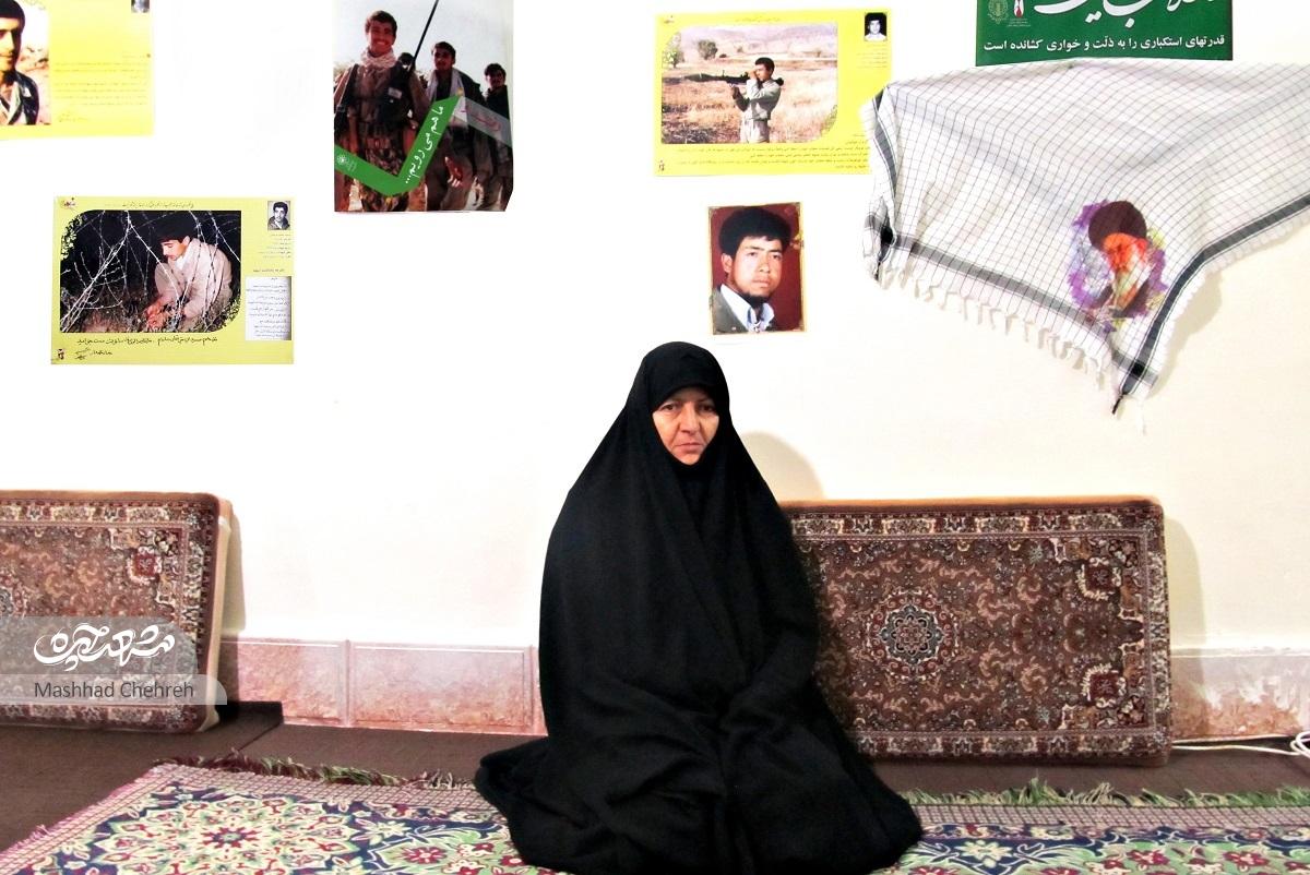 طاهره صیادی با شنیدن جواب رد پزشکان از پا ننشست و خانه‌اش را تبدیل به پایگاه بسیج کرد