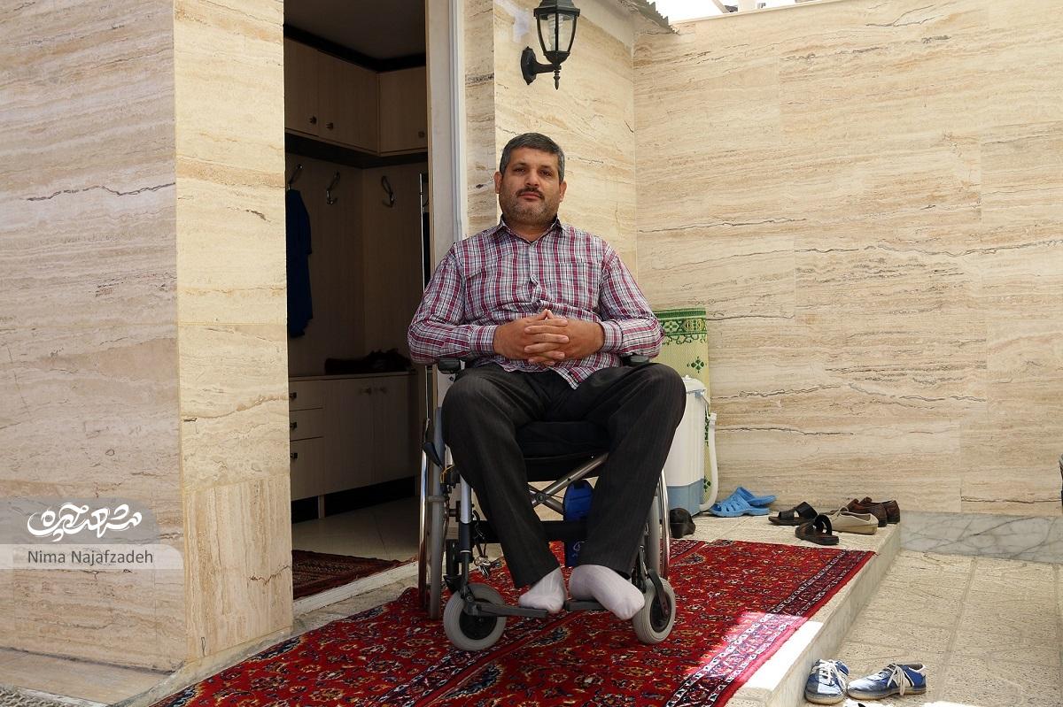 حسن بهرام‌‍‍‍‍‍‌فر، جانباز ۷۰ درصد قطع‌‍‌نخاعی محله سرافرازان است