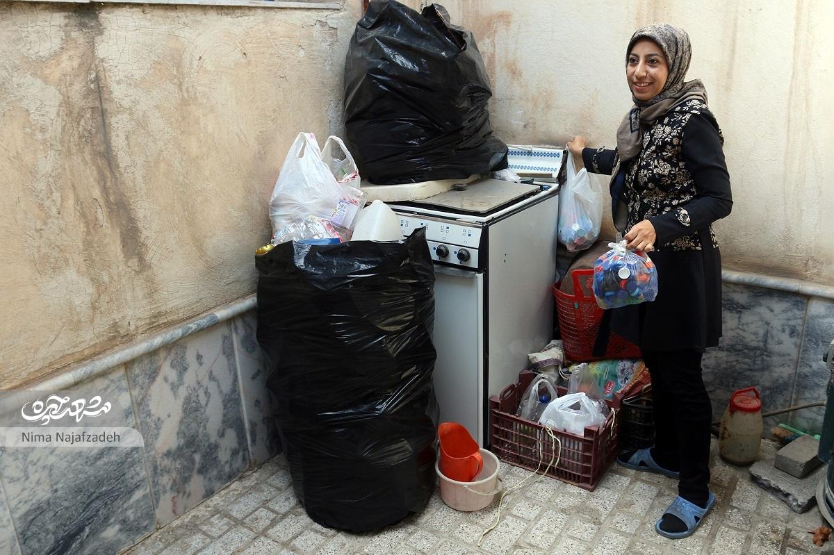 آبیاری درختان محله با  آب جمع‌آوری‌شده آشپزخانه تنها یکی از فعالیت‌های زیست محیطی شیما شاهین‌نژاد است