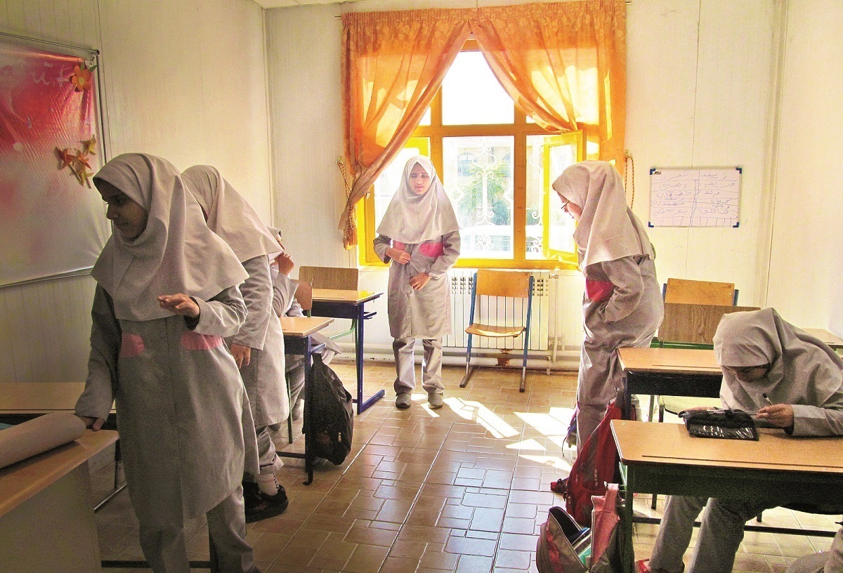 ساعتی در تنها دبستان دخترانه نابینایان مشهد