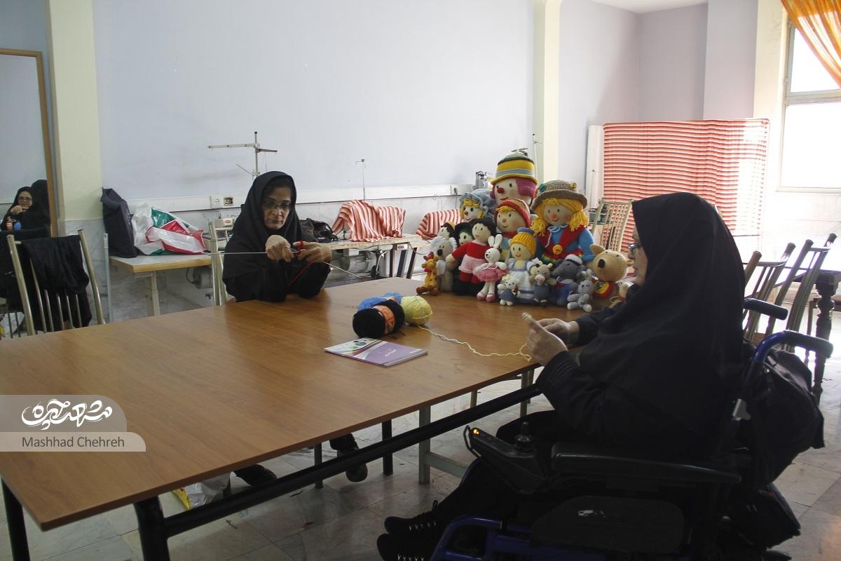 داستان زندگی و عروسکهای مریم حلم زاده که ۴۳ سال است روی تخت زندگی کرد داستان زندگی و عروسکهای مریم حلم زاده که ۴۳ سال است روی تخت زندگی کرد