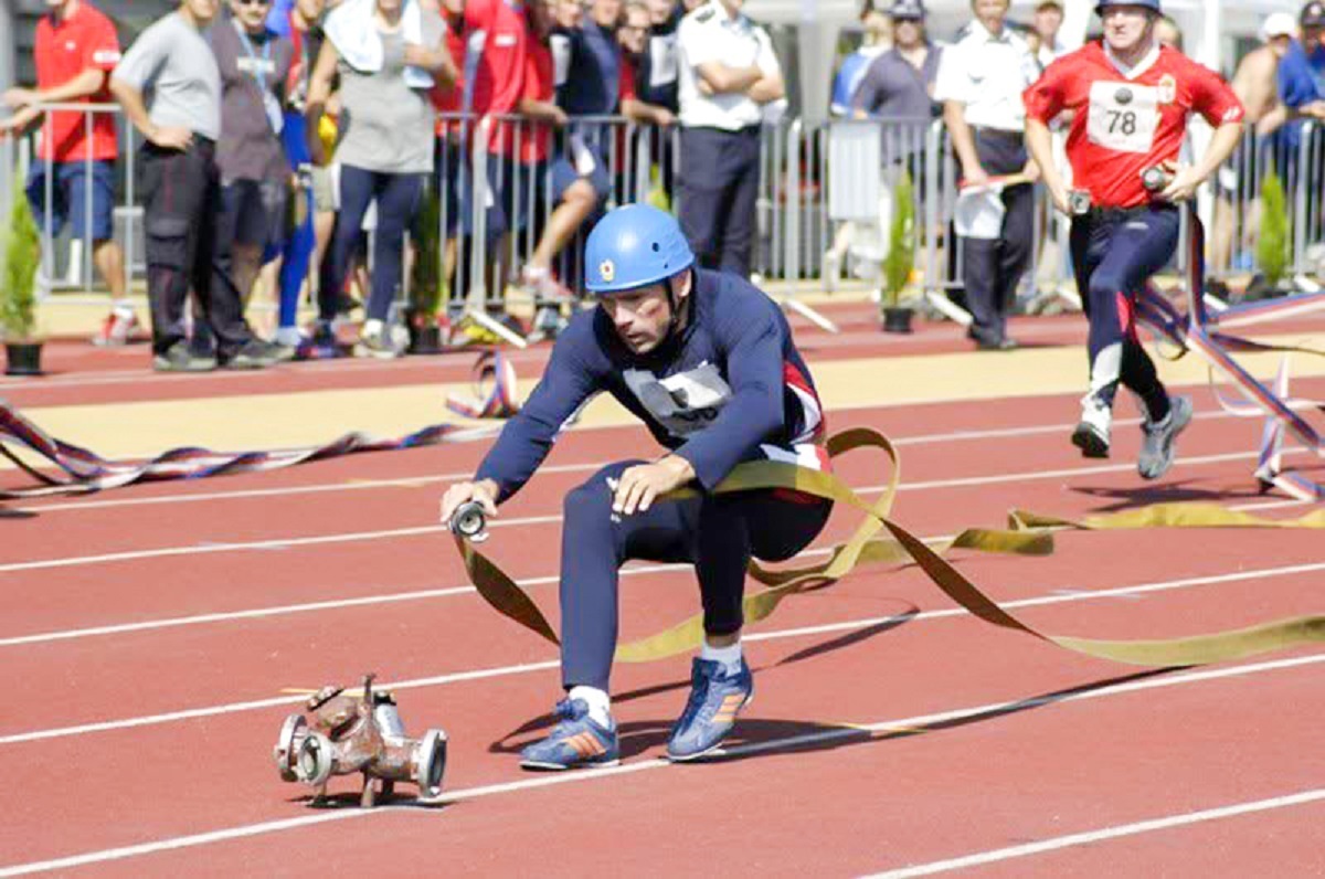 یکه تازی  آتش‌نشان جوان در ۱۶ ثانیه