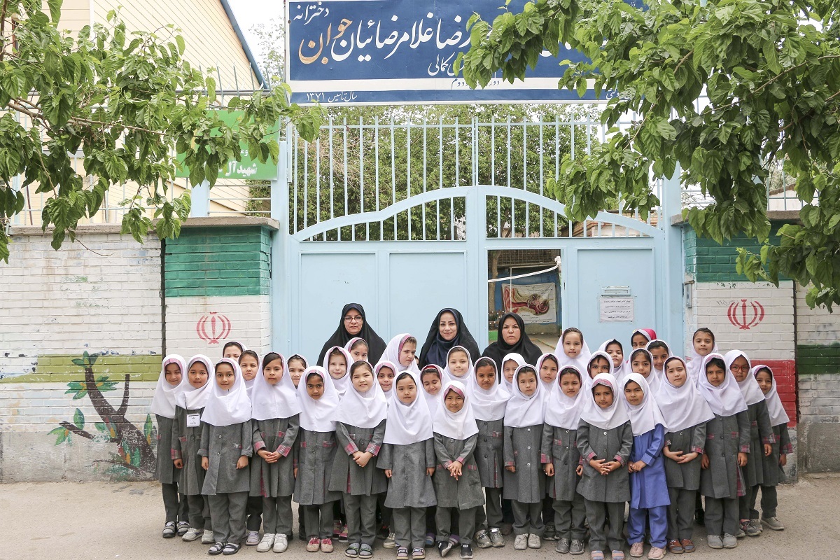 معلم عاشقی که روزهای تعطیل خواب دانشآموزانش را میبیند معلم عاشقی که روزهای تعطیل خواب دانشآموزانش را میبیند