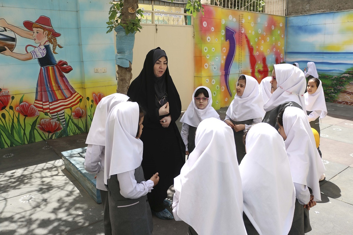 معلم عاشق، دانش‌آموز موفق می‌سازد