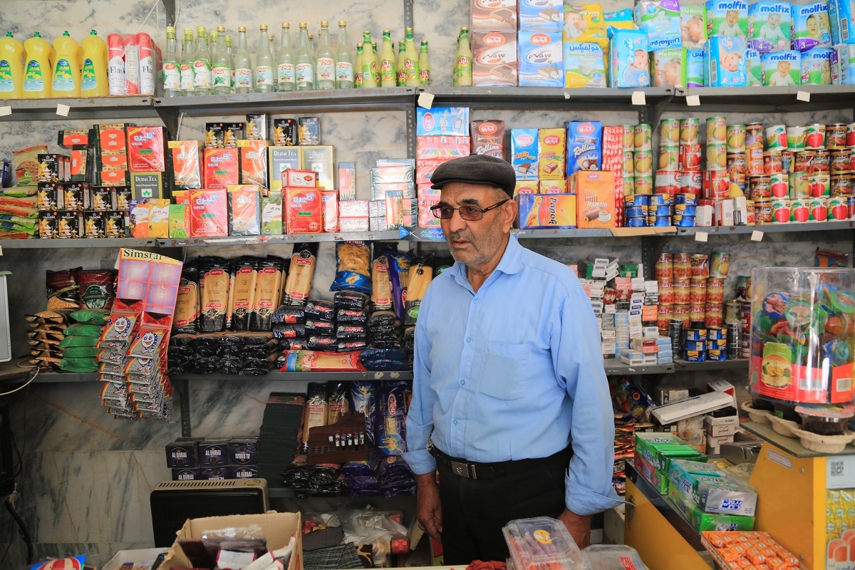 خانوادهای که به عشق فردوسی فامیل خود را «ادیب» برگزیدند خانوادهای که به عشق فردوسی فامیل خود را «ادیب» برگزیدند