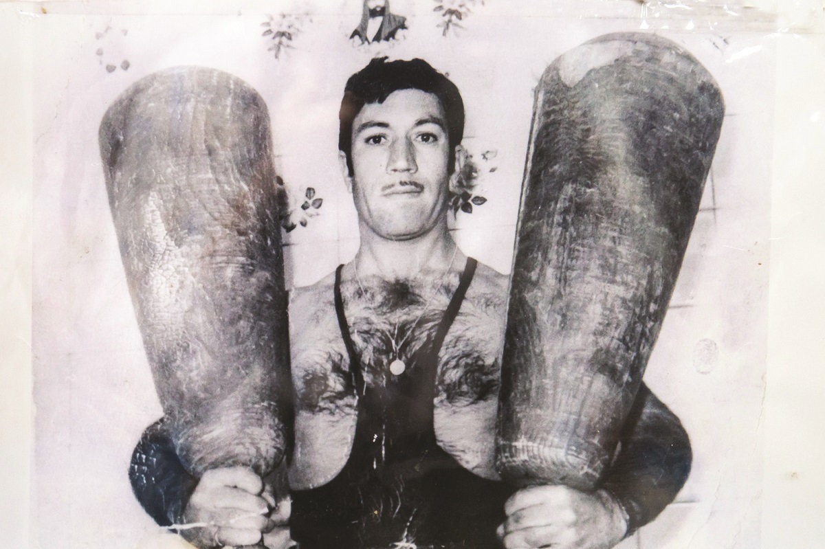 تمرین افتادگی در گود پهلوانی تمرین افتادگی در گود پهلوانی