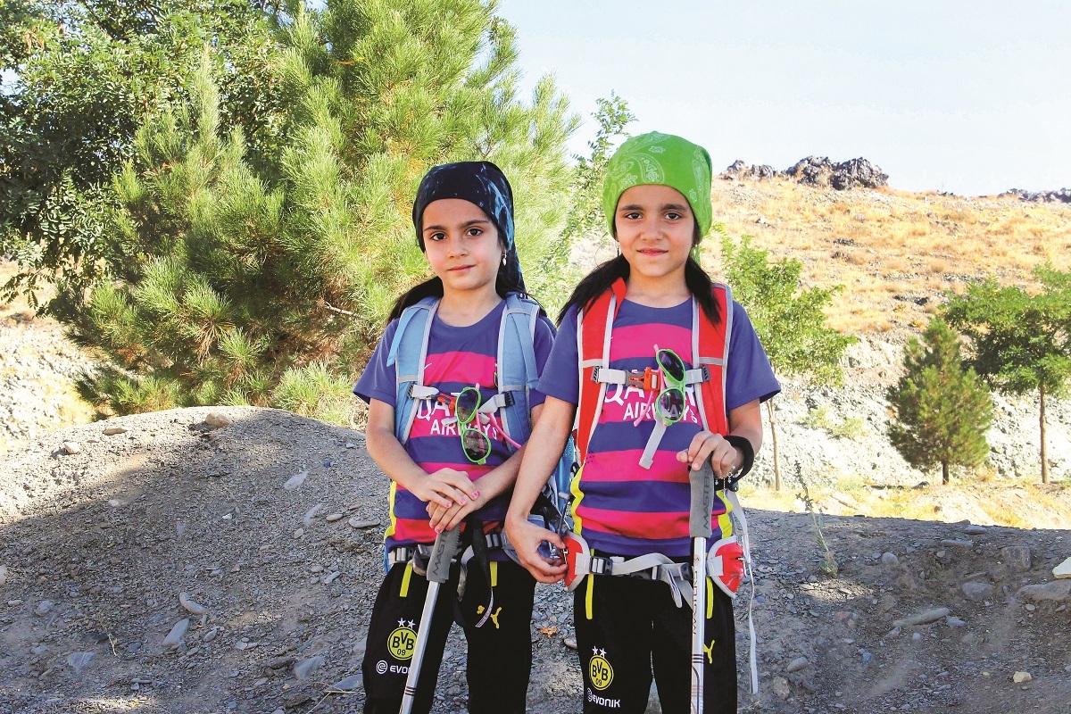 آروزی خواهران 11ساله کوهنورد محله امامیه، صعود به قله اورست است آروزی خواهران 11ساله کوهنورد محله امامیه، صعود به قله اورست است