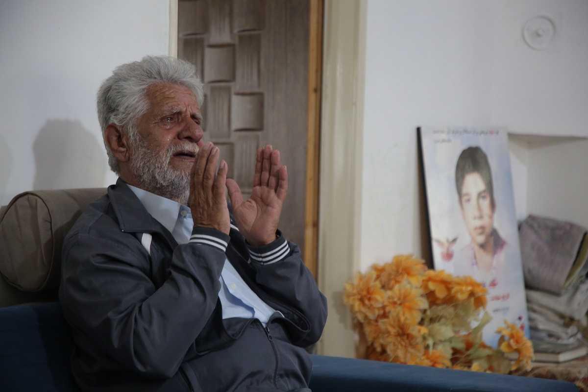 پای بغض و دلتنگی مادر و پدر شهید علیرضا بفا که برای رفتن به جبهه لحظهای تردید نکرد پای بغض و دلتنگی مادر و پدر شهید علیرضا بفا که برای رفتن به جبهه لحظهای تردید نکرد