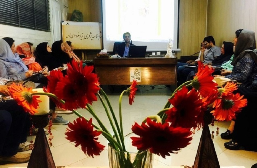 شاهنامه درس اتحاد ملی است شاهنامه درس اتحاد ملی است