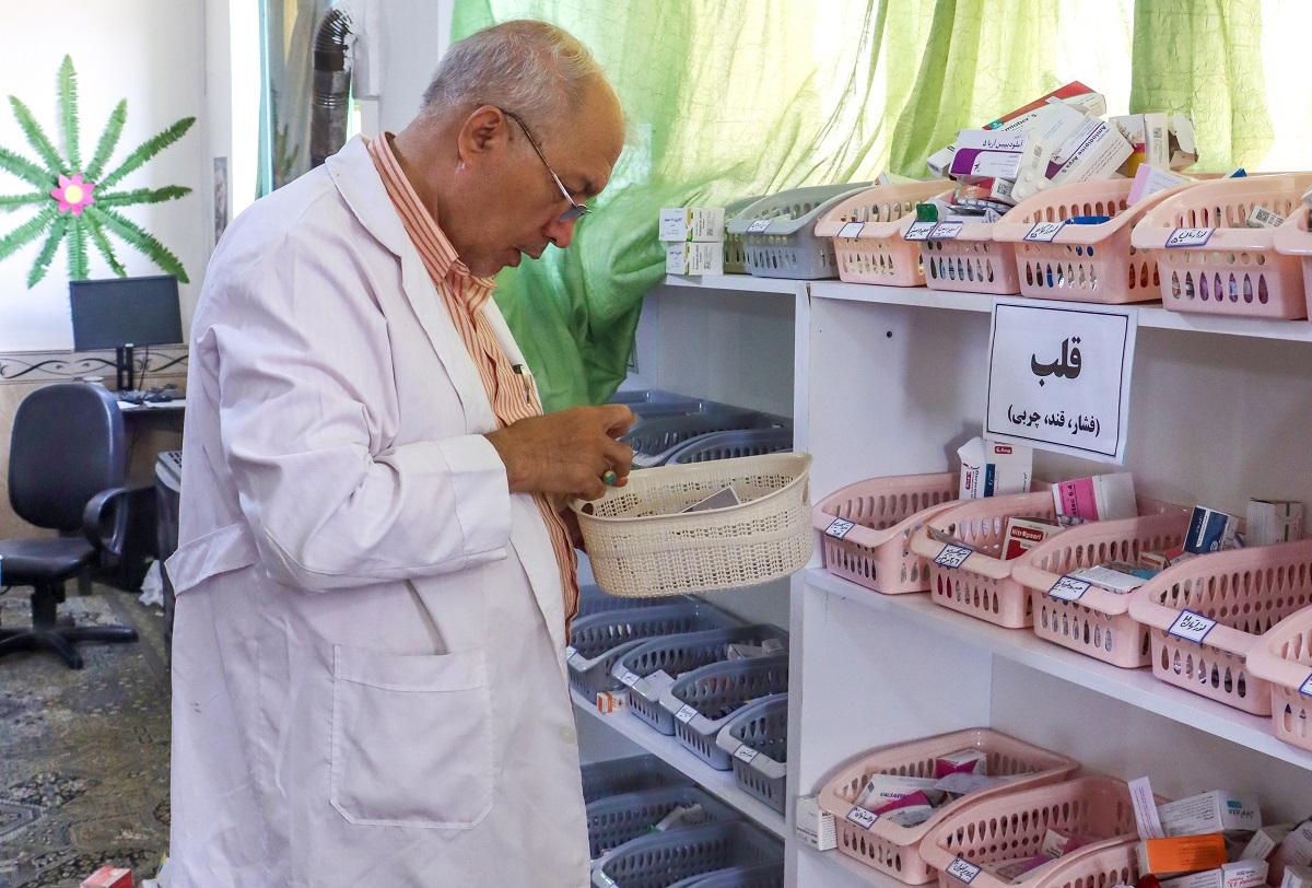 گروه جهادی حضرت رقیه (س) سه‌شنبه‌ها به شوق دیدن لبخند رضایت بیماران به محله مهدی‌آباد می‌رود