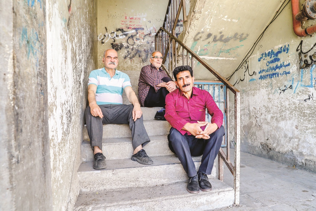 اهالی شهرک شهید بهشتی که جنگ زندگیشان را به یغما برد ازآزادی از اسارت ۵۸۷ روزه خونینشهر میگویند اهالی شهرک شهید بهشتی که جنگ زندگیشان را به یغما برد ازآزادی از اسارت ۵۸۷ روزه خونینشهر میگویند