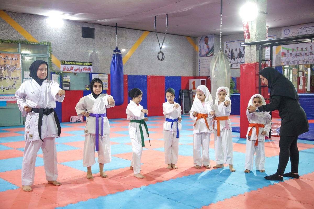 دختران قهرمان «بهمن» دختران قهرمان «بهمن»