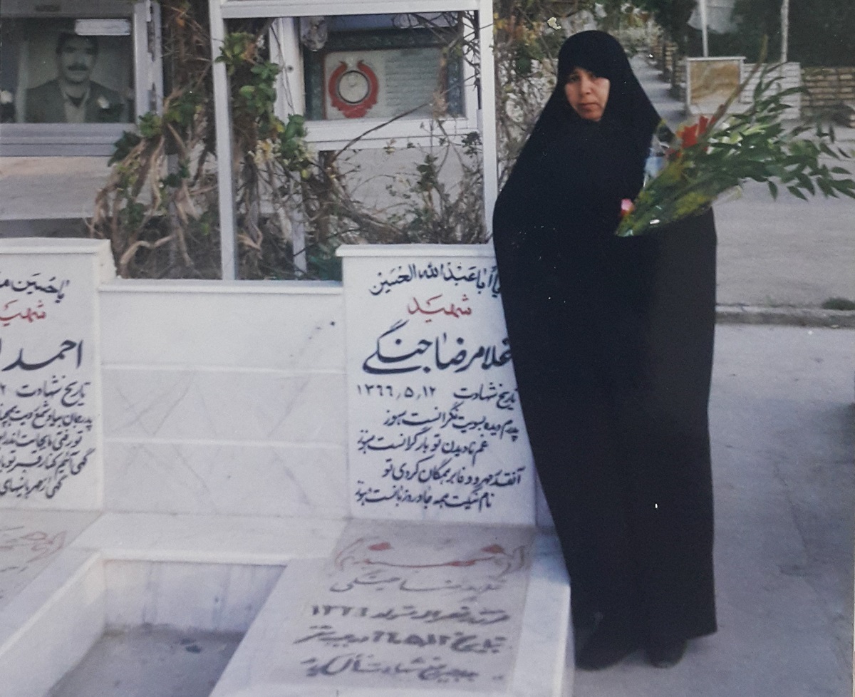 دختر شهید غلامرضا جنگی از تلاش‌های پدرش برای آبادانی محله آزادشهر می‌گوید