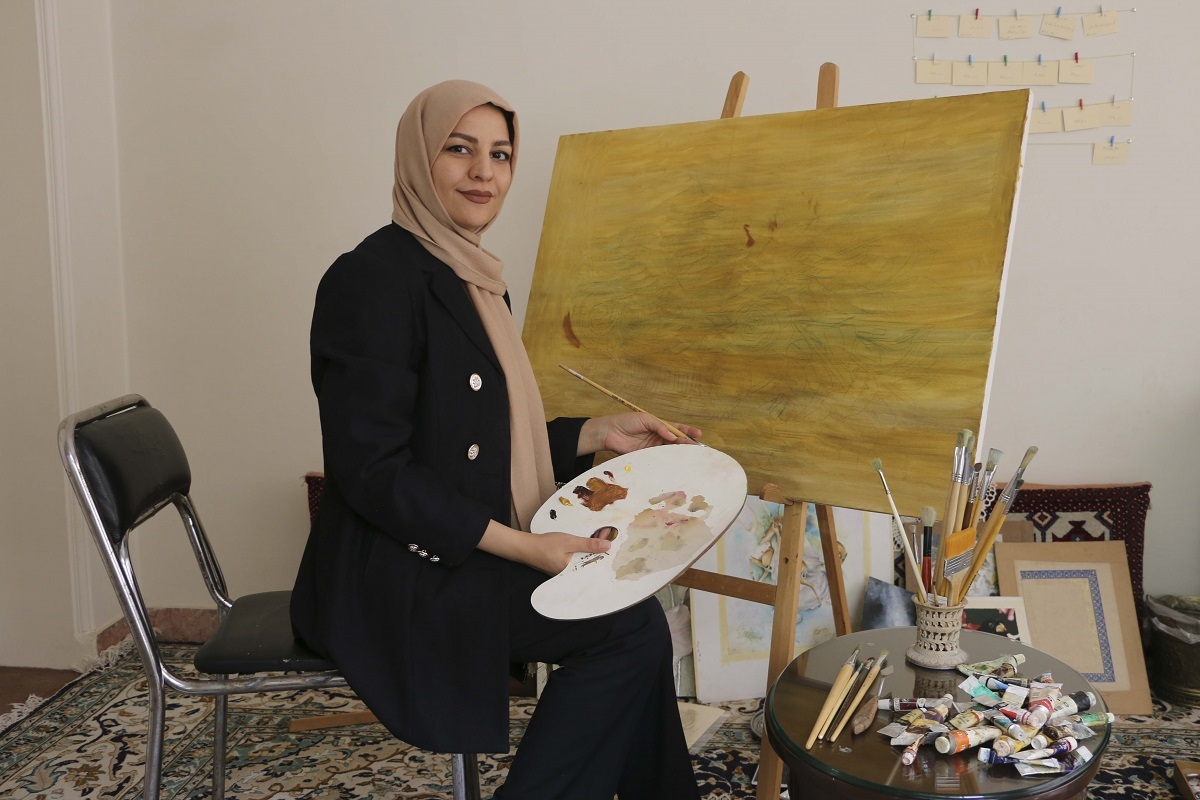 هنرمند در خلقت خدا معجزه میبیند هنرمند در خلقت خدا معجزه میبیند