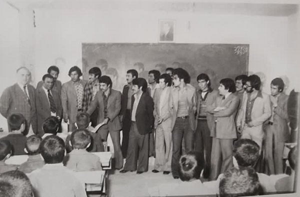 محمد اخوان‌مهدوی که از دهه ۳۰ معلم شد نقش مهمی در تغییر نظام آموزشی کشور داشت