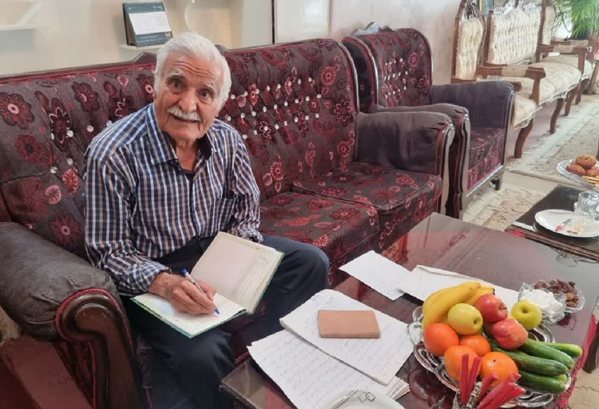 محمد اخوان‌مهدوی که از دهه ۳۰ معلم شد نقش مهمی در تغییر نظام آموزشی کشور داشت