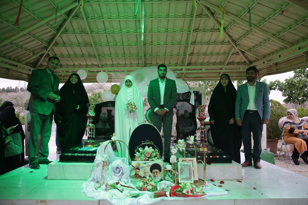 ازدواج آسان بر سر مزار دایی‌شهید