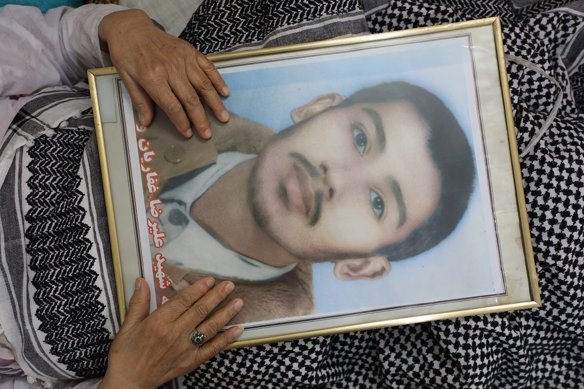 تنها در اتاق ۵۰ متری تنها در اتاق ۵۰ متری