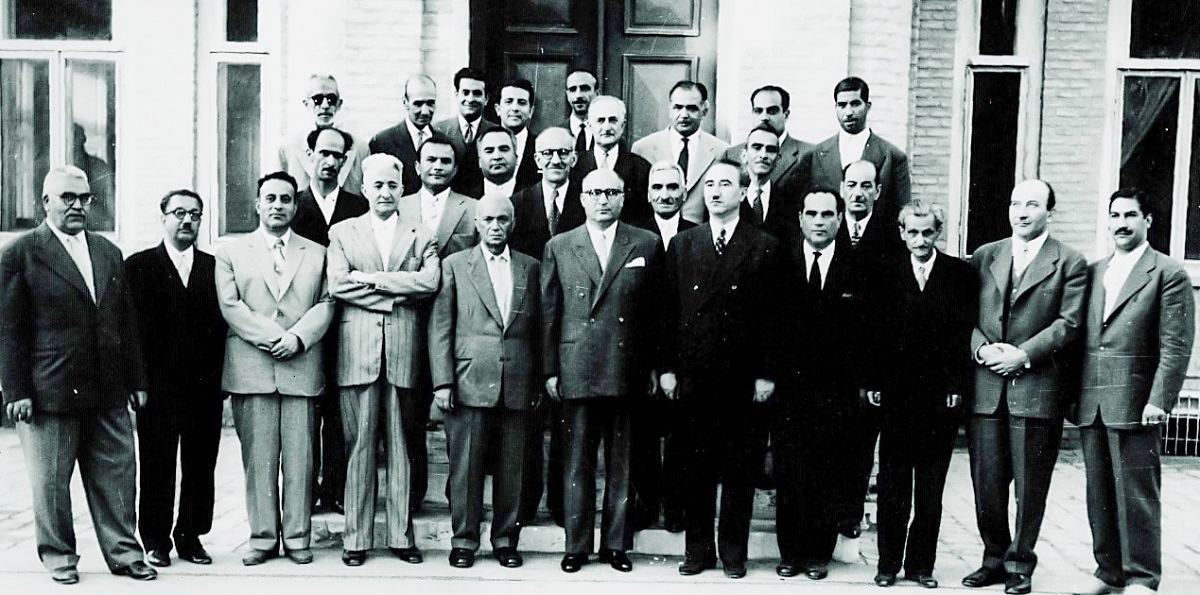 همراه با خاطرات محمد نیک که تاریخ زنده ادبیات مشهد در نیمقرن اخیر است همراه با خاطرات محمد نیک که تاریخ زنده ادبیات مشهد در نیمقرن اخیر است