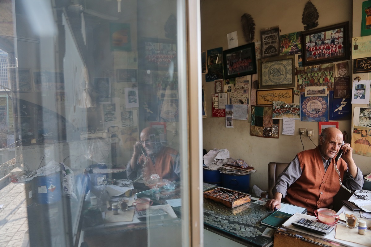 رنگ‌فروشی در بازار عباسقلی‌خان با خط سیاق