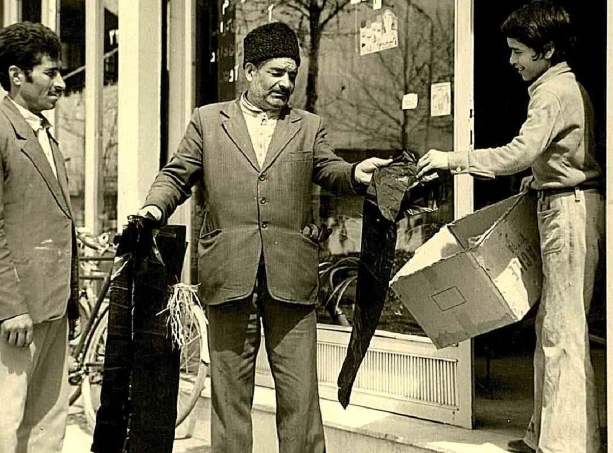 روایتی از نصب سطل زباله در معابر عمومی و جمعآوری پسماندهای خانگی در مشهد یک قرن پیش روایتی از نصب سطل زباله در معابر عمومی و جمعآوری پسماندهای خانگی در مشهد یک قرن پیش