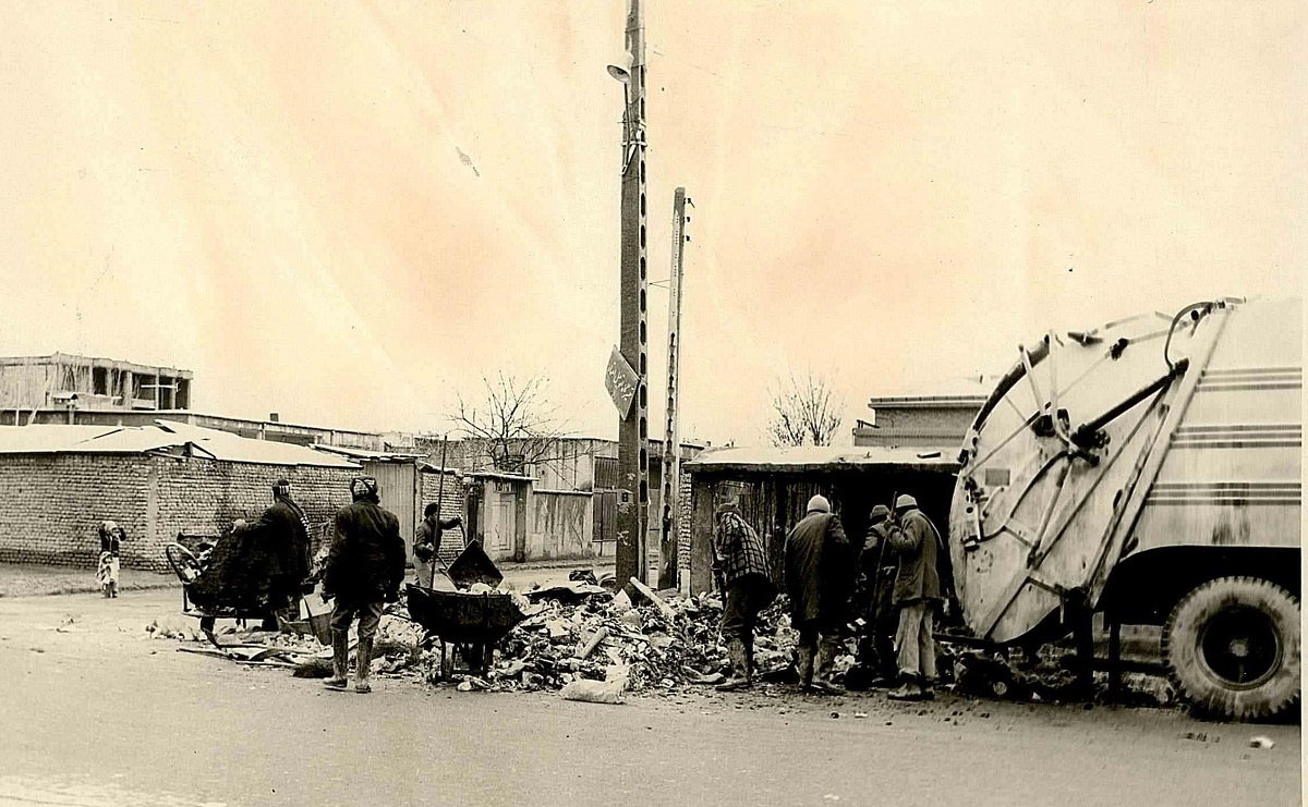روایتی از نصب سطل زباله در معابر عمومی و جمعآوری پسماندهای خانگی در مشهد یک قرن پیش روایتی از نصب سطل زباله در معابر عمومی و جمعآوری پسماندهای خانگی در مشهد یک قرن پیش