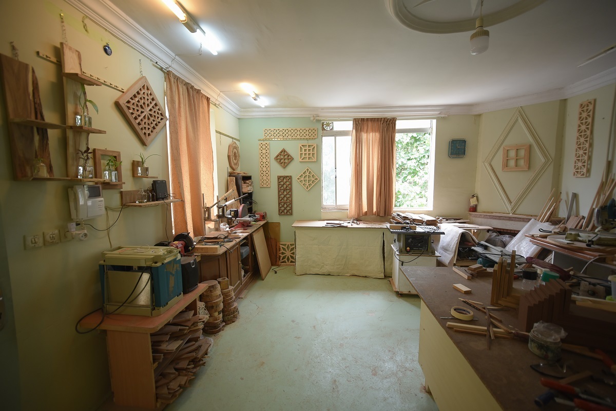 معرق کار مشهدی از آلمان هم هنرجو داشته است! معرق کار مشهدی از آلمان هم هنرجو داشته است!