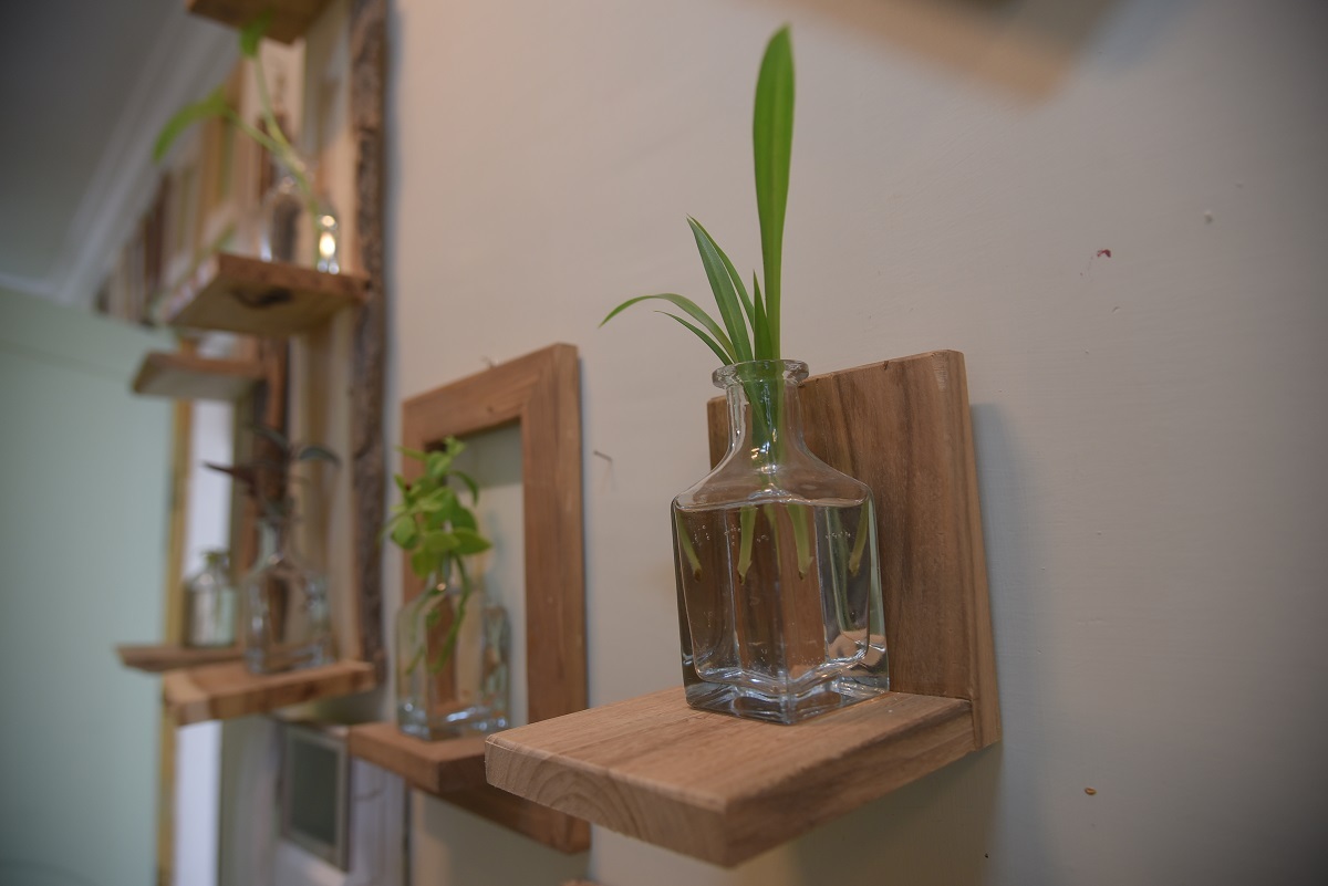 معرق کار مشهدی از آلمان هم هنرجو داشته است! معرق کار مشهدی از آلمان هم هنرجو داشته است!