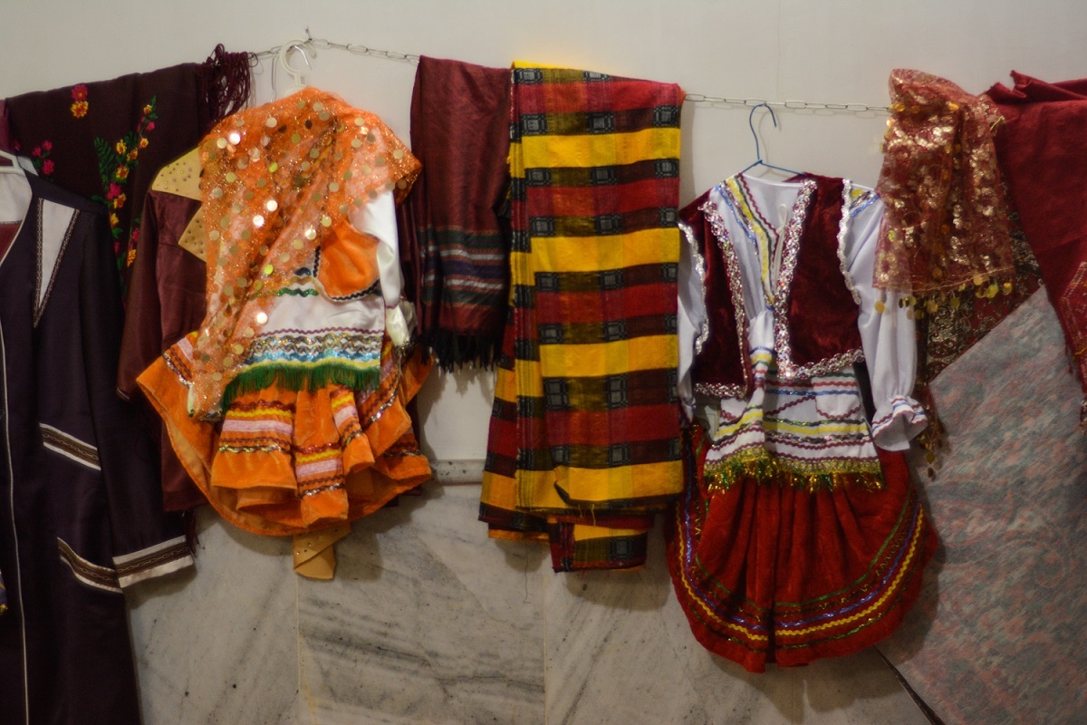 بانوی کارآفرین محله خاتم الانبیاء سرآمد هنر پارچهبافیِ ابریشمِ کرمانج است بانوی کارآفرین محله خاتم الانبیاء سرآمد هنر پارچهبافیِ ابریشمِ کرمانج است