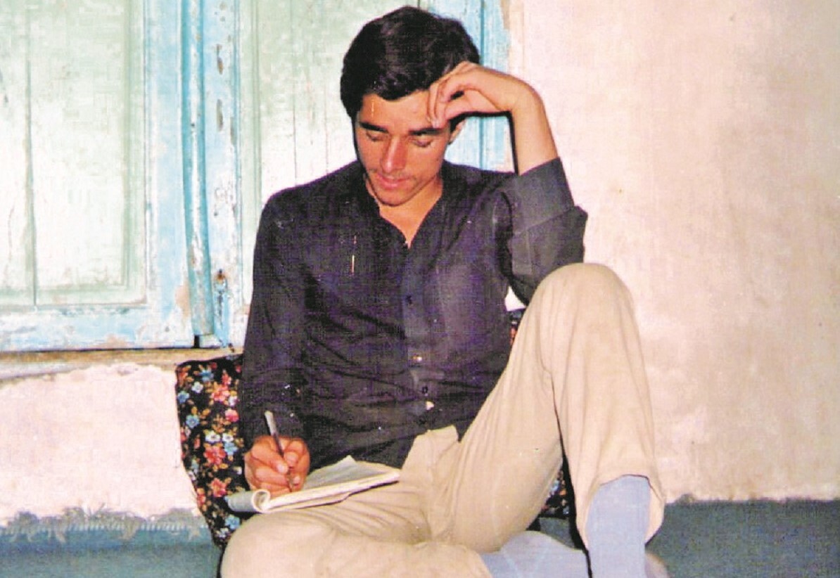 درباره قاسم رفیعا که لهجۀ مشهدی نقش پررنگی در اشعارش دارد درباره قاسم رفیعا که لهجۀ مشهدی نقش پررنگی در اشعارش دارد