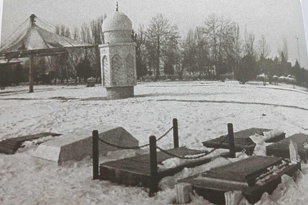 چه کسانی شرایط دفن در جوار فردوسی را دارند؟ چه کسانی شرایط دفن در جوار فردوسی را دارند؟