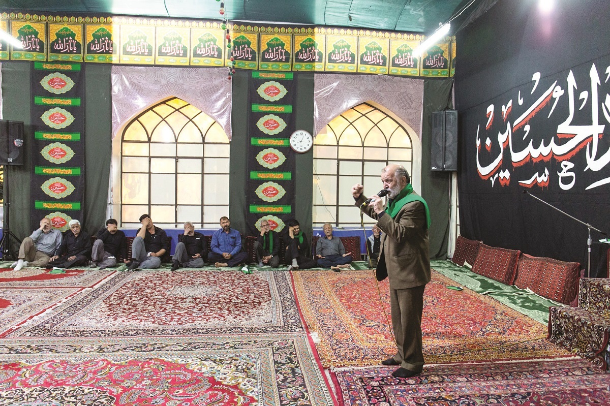 خدمت در دستگاه امام حسین(ع) خدمت در دستگاه امام حسین(ع)