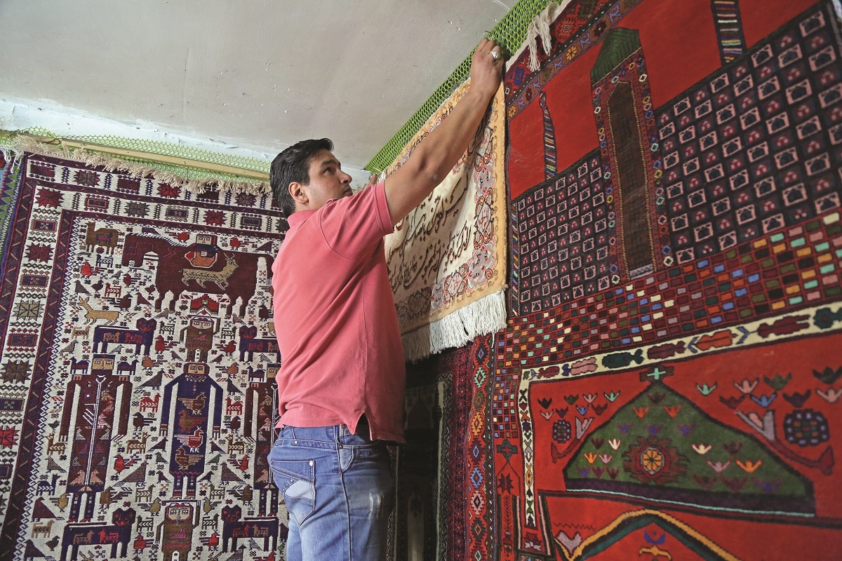 آگاتاکرسیتی در خورجینفروشی خیابان سرخس! آگاتاکرسیتی در خورجینفروشی خیابان سرخس!