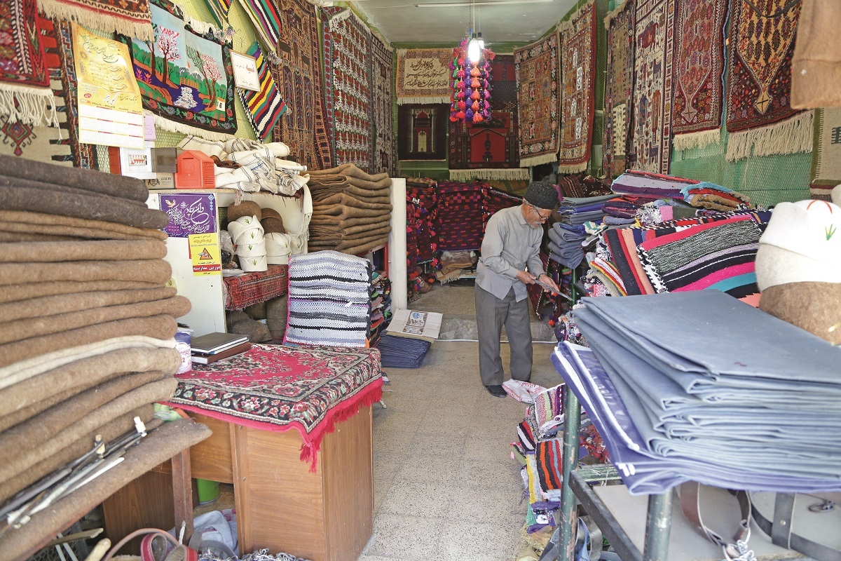 آگاتاکرسیتی در خورجینفروشی خیابان سرخس! آگاتاکرسیتی در خورجینفروشی خیابان سرخس!