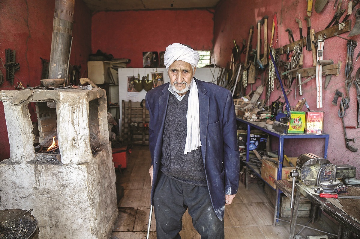 از کودکی تا پیری پای کوره