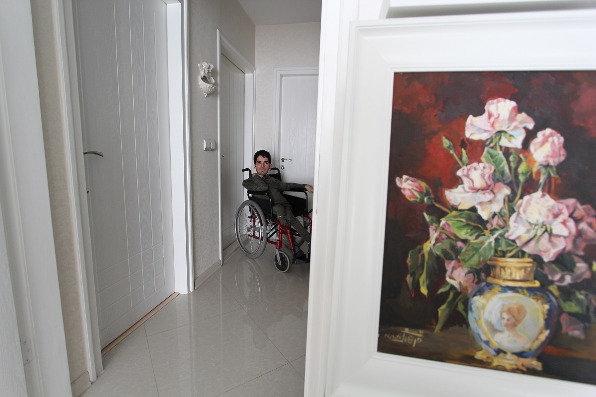 هنرمندی که برای بیرون آمدن از انزوای معلولیت، مسیرهای زیادی را امتحان کرده است هنرمندی که برای بیرون آمدن از انزوای معلولیت، مسیرهای زیادی را امتحان کرده است