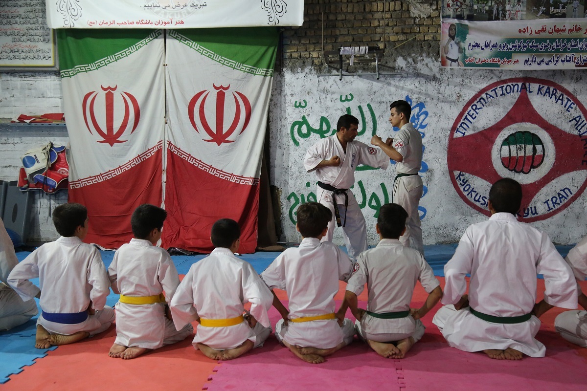 راهاندازی اولین باشگاه کاراته کوشک مهدی را ۲۰ سال پیش در مکانی مخروبه راهاندازی کرد راهاندازی اولین باشگاه کاراته کوشک مهدی را ۲۰ سال پیش در مکانی مخروبه راهاندازی کرد