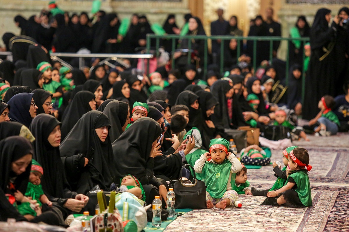 لالایی مادرانه برای حضرت علیاصغر(ع) در  بارگاه رضوی لالایی مادرانه برای حضرت علیاصغر(ع) در  بارگاه رضوی