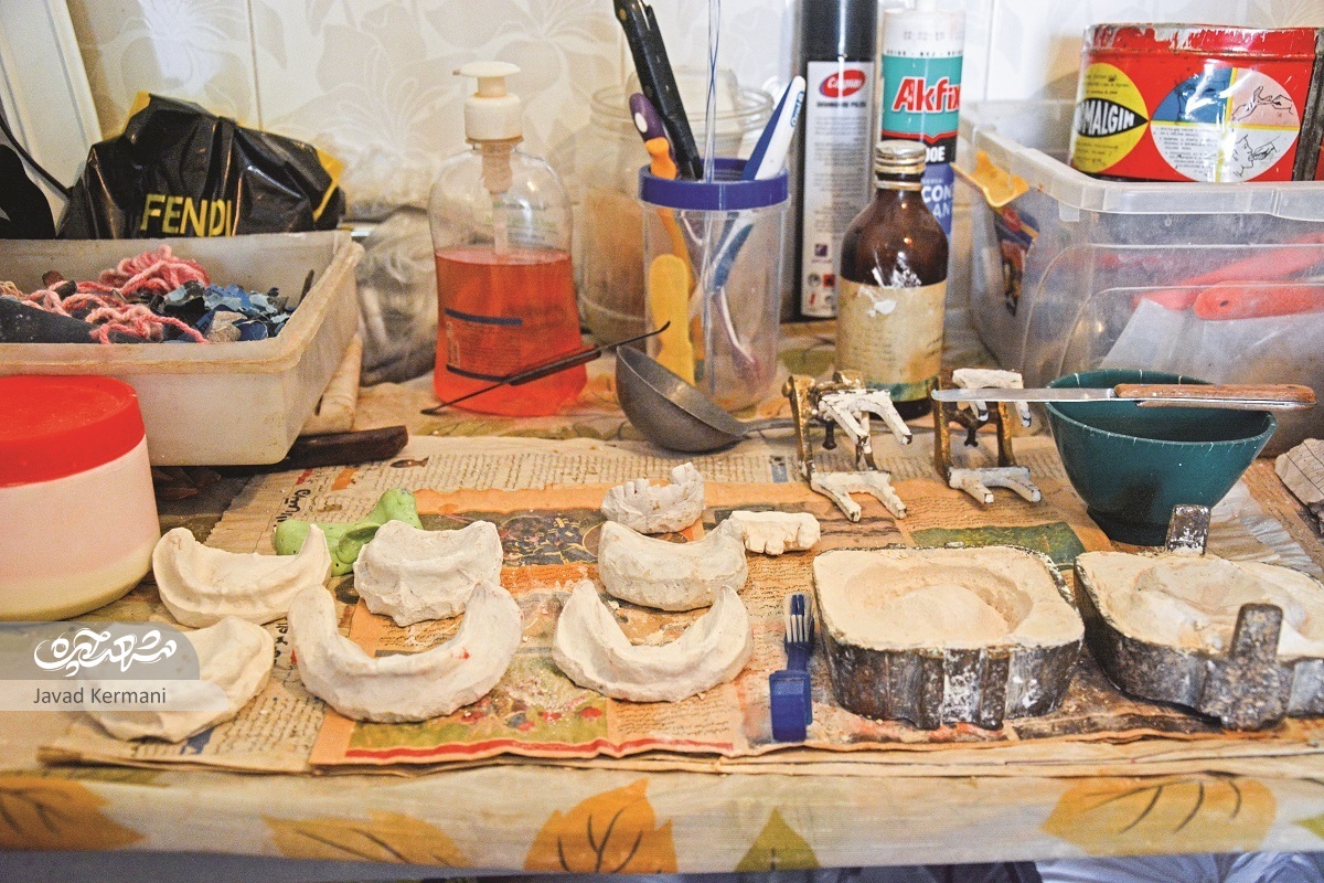 دندان‌ساز تجربی قدیمی محله رضاییه سی سال است که دندان طلا نساخته است