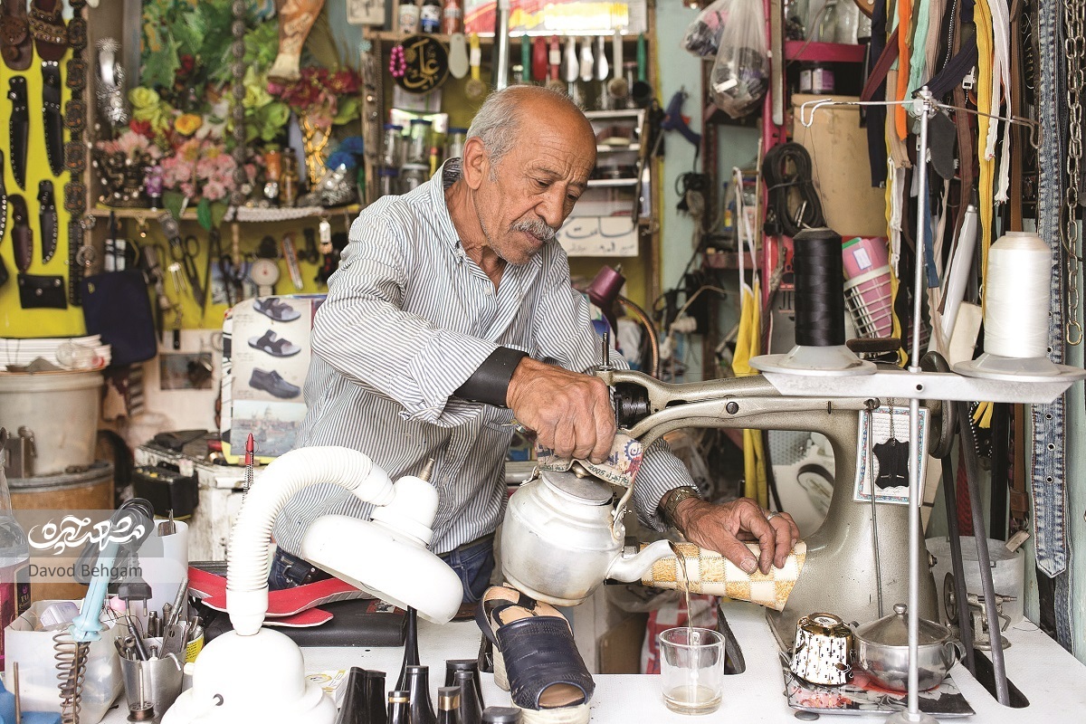 پینه کفاش چهنویی بر روزگار رفته پینه کفاش چهنویی بر روزگار رفته