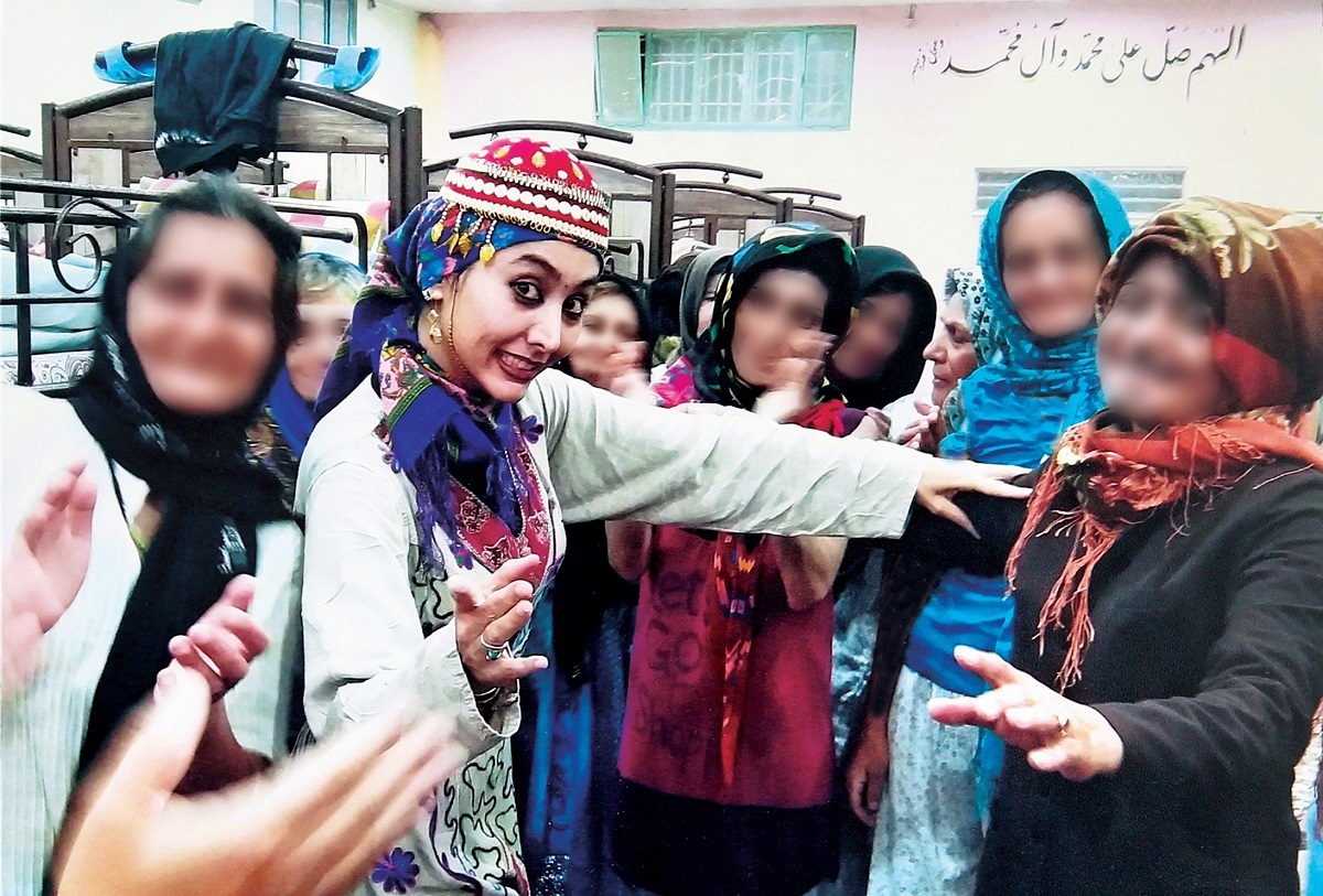 روایت شاعری که در تعلق خاطر کارتنخوابها به زندگی سهم دارد روایت شاعری که در تعلق خاطر کارتنخوابها به زندگی سهم دارد