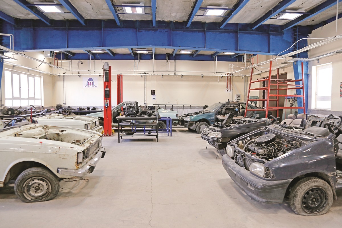 از کودکی آچار به دست بودم