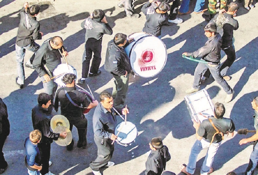 روایتی از هیئتی که درِ مهربانیاش به روی همه جوانان محله باز است روایتی از هیئتی که درِ مهربانیاش به روی همه جوانان محله باز است