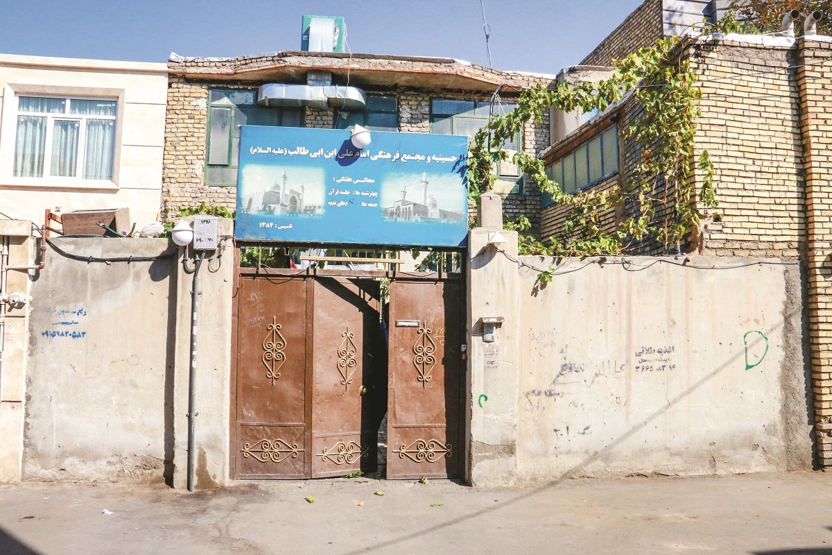 روایت چند دوست از تأسیس یک حسینیه در محله امام هادی(ع) روایت چند دوست از تأسیس یک حسینیه در محله امام هادی(ع)