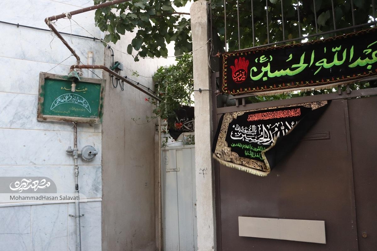 حسین آرمانی‌پور، پیرمرد ۷۷ ساله محله سعدآباد بیش از نیم‌قرن چای‌ریز مجالس مذهبی است