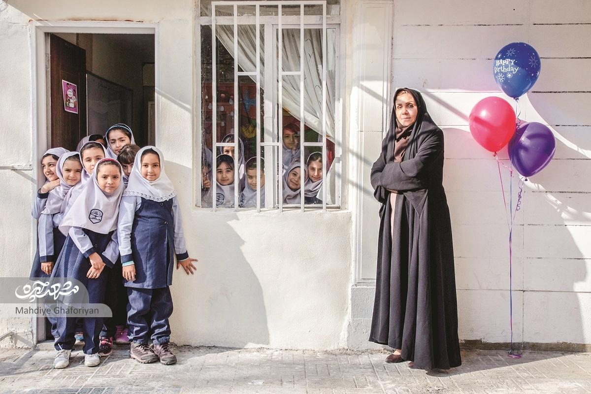 دانش‌آموزان فائقه احتشام با شاهنامه‌خوانی و حافظ‌خوانی، مشاعره می‌کنند.
