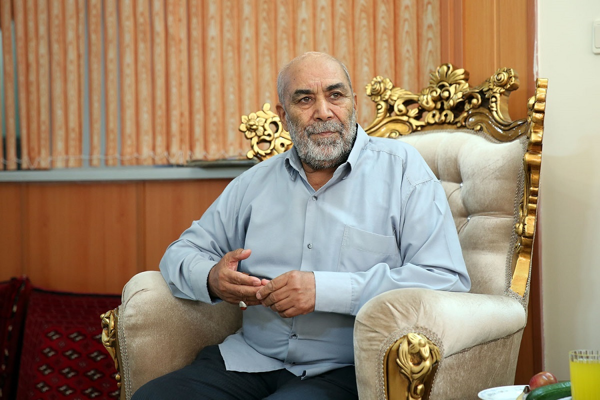 حاجی عرب و ربابه خانم 8سال در جبهه‌ها حضور داشتند