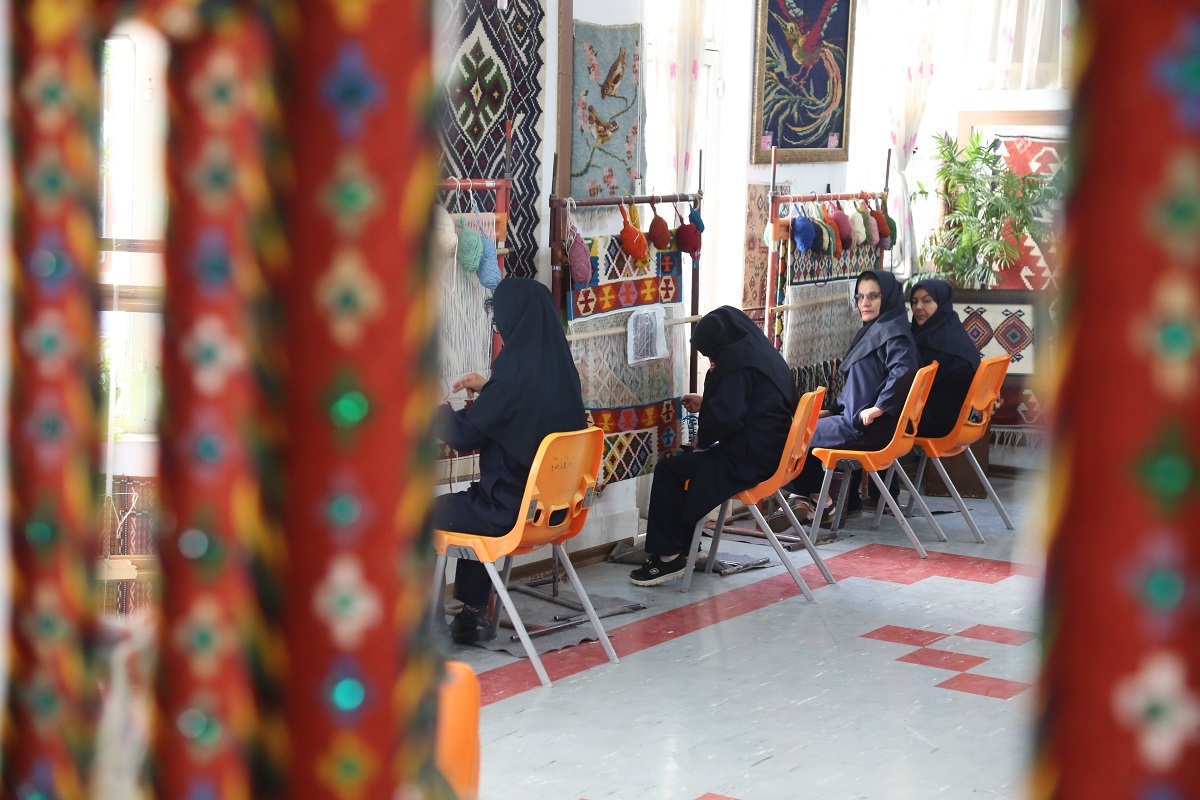 «دینا» بانی دنیای گلسازی «دینا» بانی دنیای گلسازی